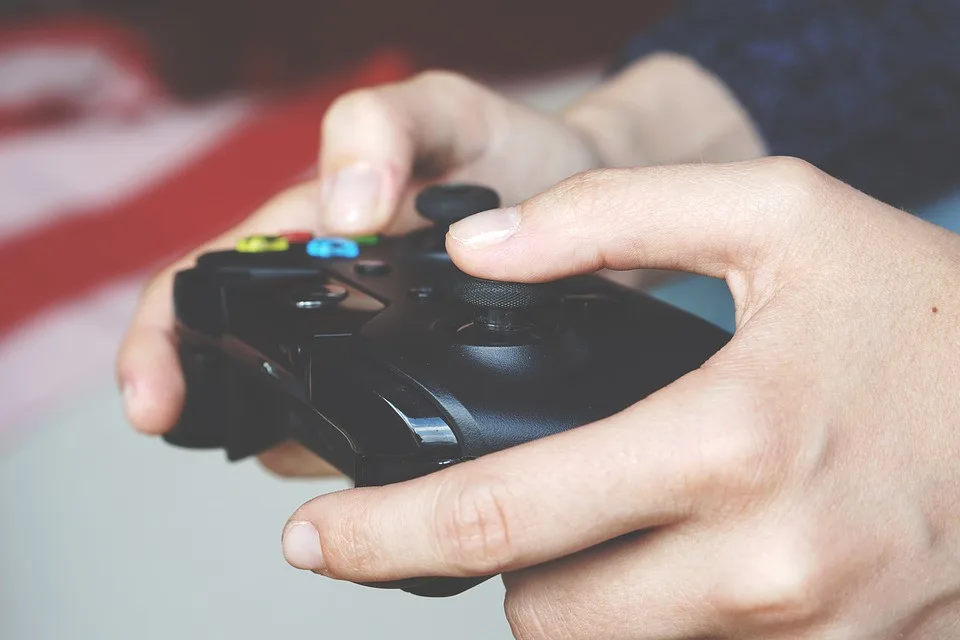Strašný řev z bytu děsil sousedy. Muž se vztekal u hraní playstationu