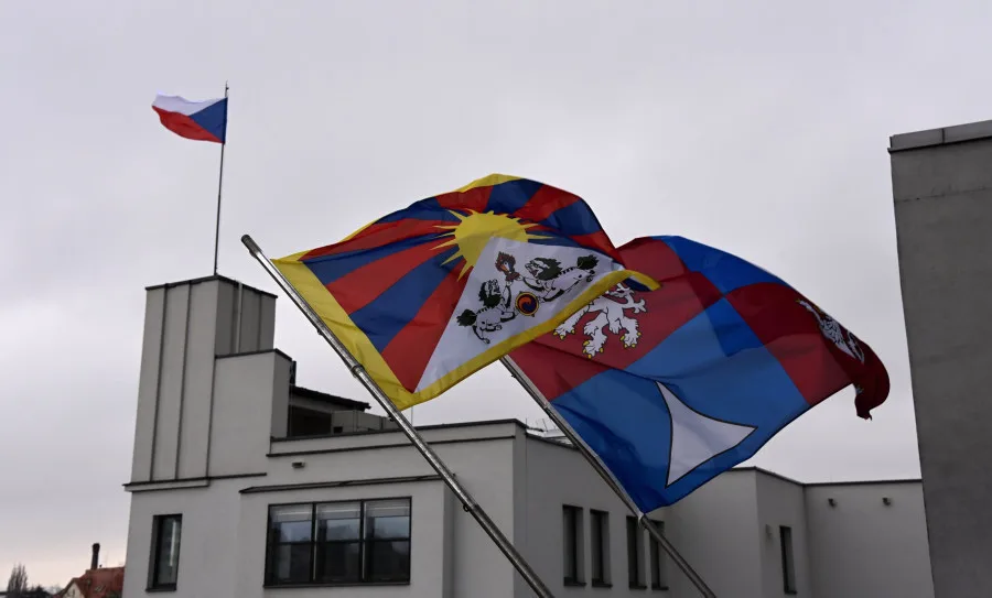 Vlajku pro Tibet letos vyvěsí Liberecký kraj i čtvrtina jeho obcí