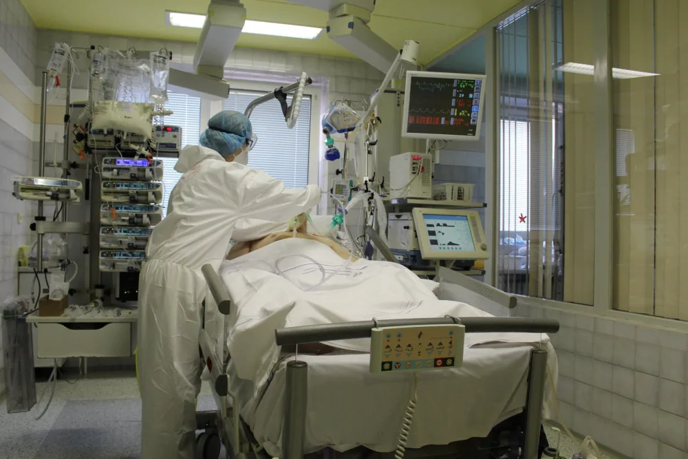 Koronavirem v Libereckém kraji za rok onemocněl každý sedmý