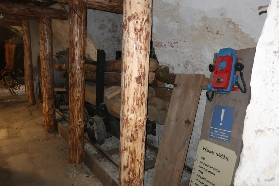Do uranového dolu. V muzeu vzniká expozice věnovaná těžbě této horniny v Libereckém kraji