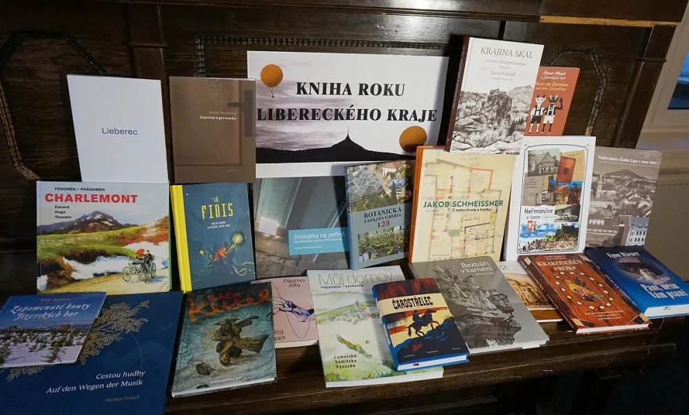 Poslední možnost hlasovat o Knihu roku Libereckého kraje. Vybírá se z třiceti titulů