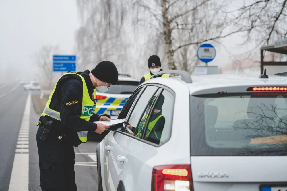 Setkávání maximálně dvou lidí? Policie nebude dodržování vládního nařízení kontrolovat