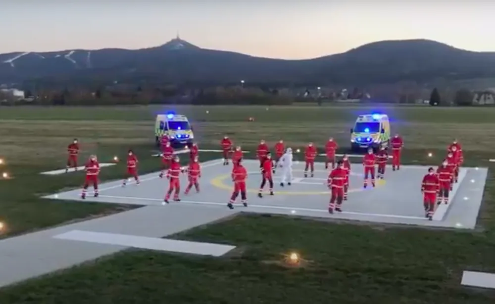 Liberečtí záchranáři tančí. Děkujeme všem za podporu, říkají