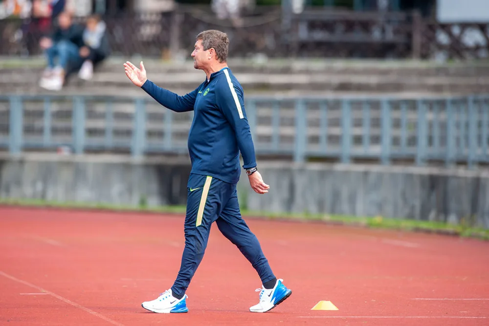 Děti přišly o podstatnou složku odreagování, říká trenér béčka Slovanu Petr Myslivec