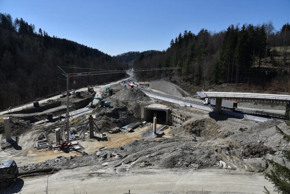 Největší komplikace čekají řidiče v Libereckém kraji na hlavních tazích