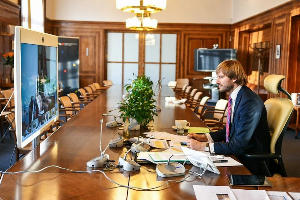 Ministr zdravotnictví Petr Arenberger rezignuje. Ministrem bude znovu Adam Vojtěch