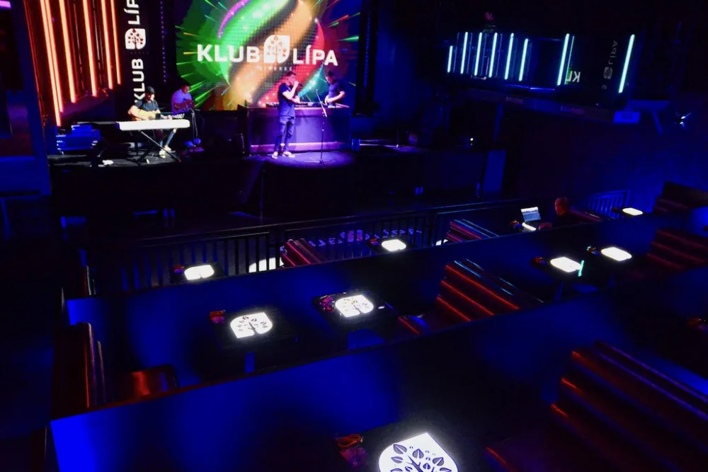 Obludný hybrid, říká k otevření klubů a diskoték provozovatel čtyř libereckých podniků