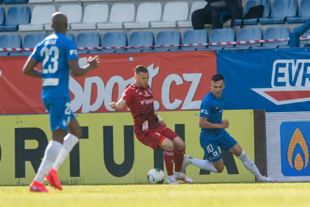 Slovan na závěr ligové sezony podlehl Olomouci 1:2 a obsadil šesté místo. Poháry nebudou