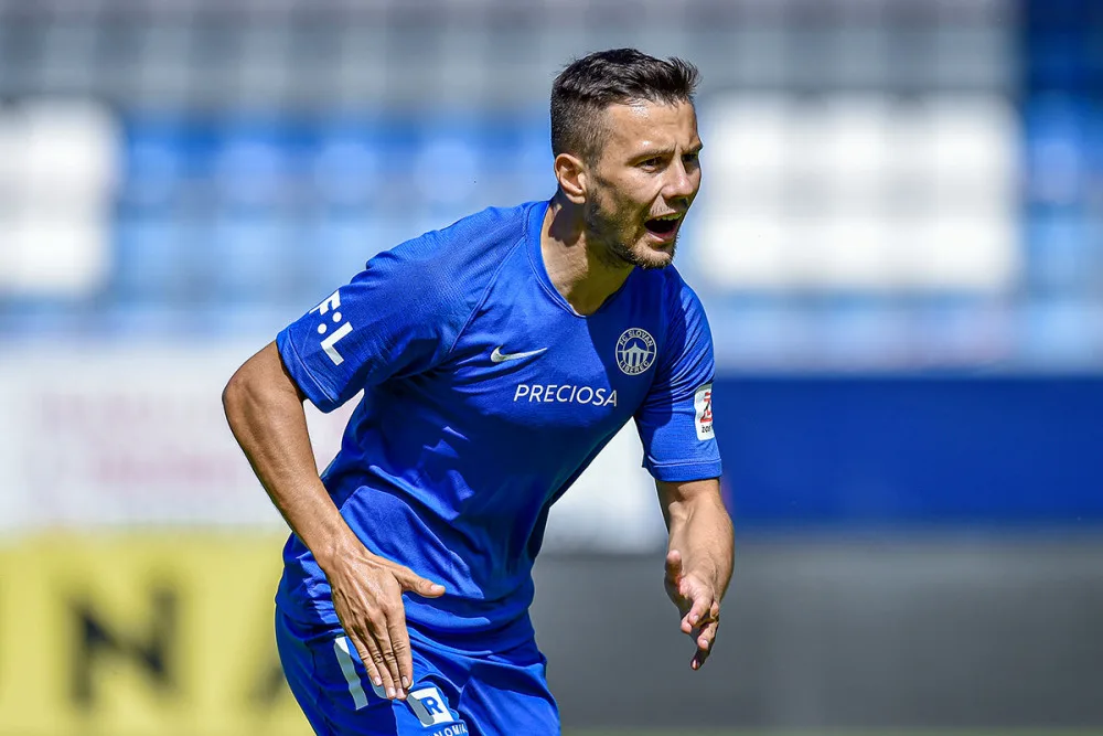 Pešek opouští Slovan, na tři roky se upsal Spartě