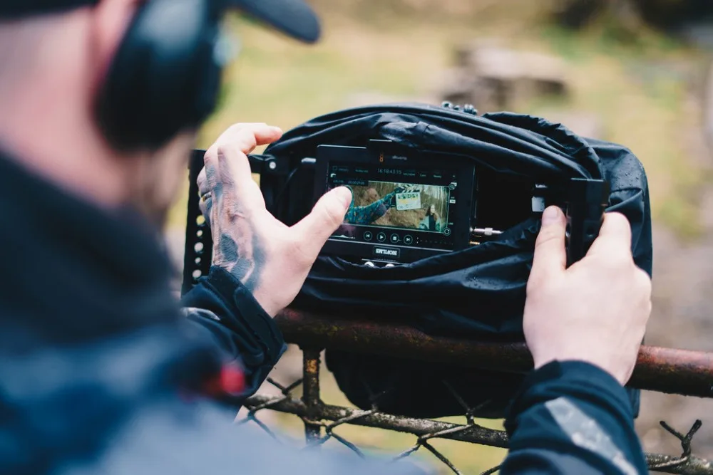Mladí filmaři z FAMU natáčí snímek s Judit Bárdos. Kvůli koronaviru shání finance na dotočení