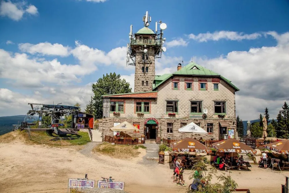 Rozhledna na Tanvaldském Špičáku láká na kruhový výhled