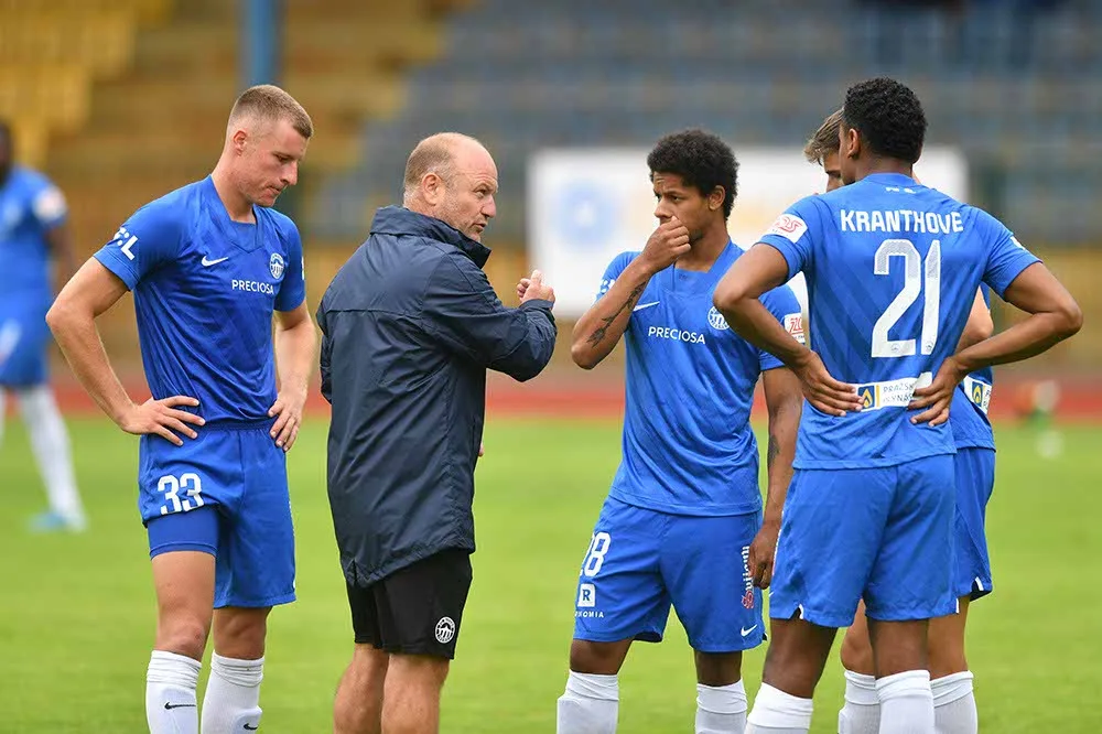 Potřebujeme ještě dva tři kvalitní hráče, říká trenér Slovanu Pavel Hoftych