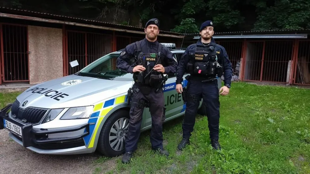 Zaměstnanec ležel ve skladu v tratolišti krve. Život mu zachránila policejní hlídka