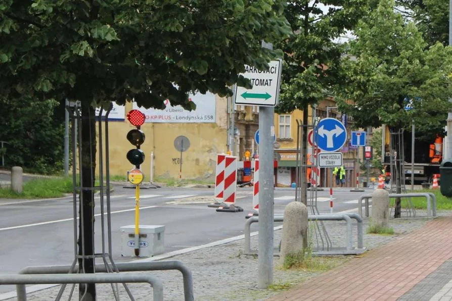V Jablonci skončila oprava havárie plynovodu, omezení v centru ale nekončí