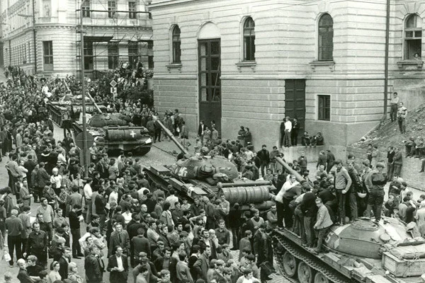SRPEN 1968: Invazi ohlásila letadla nad Ještědem a tanky v ulicích