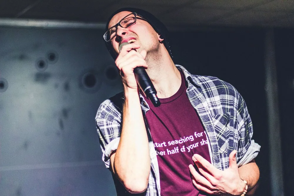 Stovky diváků na poezii, žádný problém. Aneb kdo bude mistrem ČR 2020-21 ve slam poetry