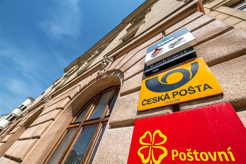 Nenechte se napálit. Podvodníci lákají na falešný web České pošty
