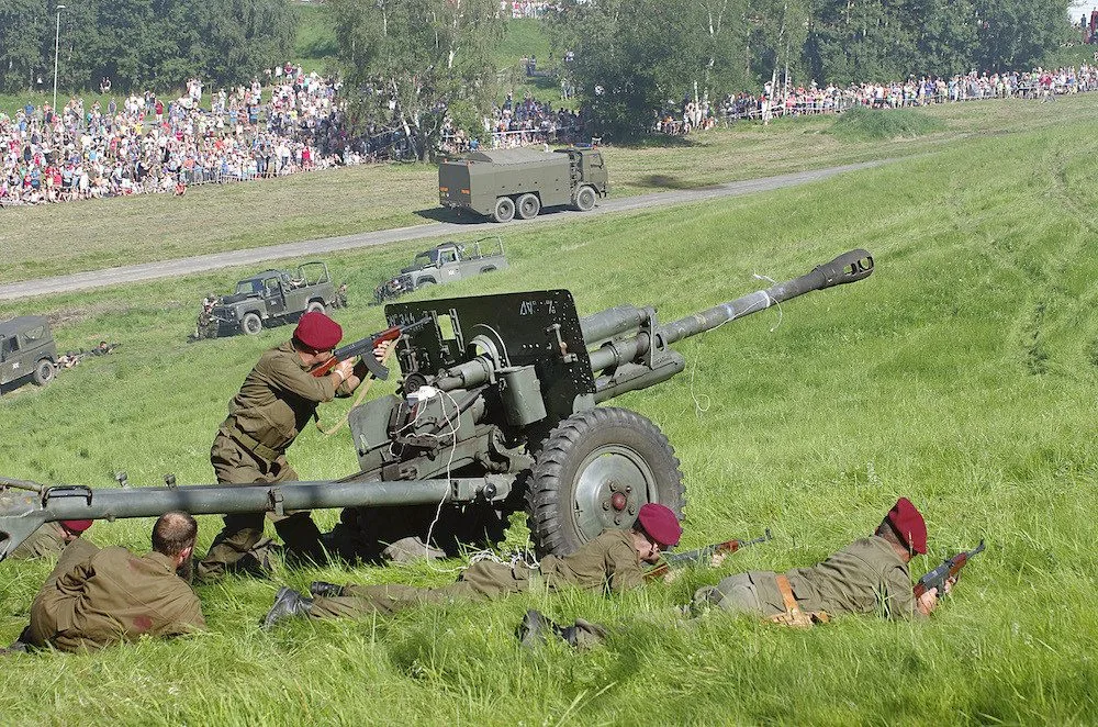 Vesec se promění v bitevní pole, legionáři připomenou Pouštní bouři