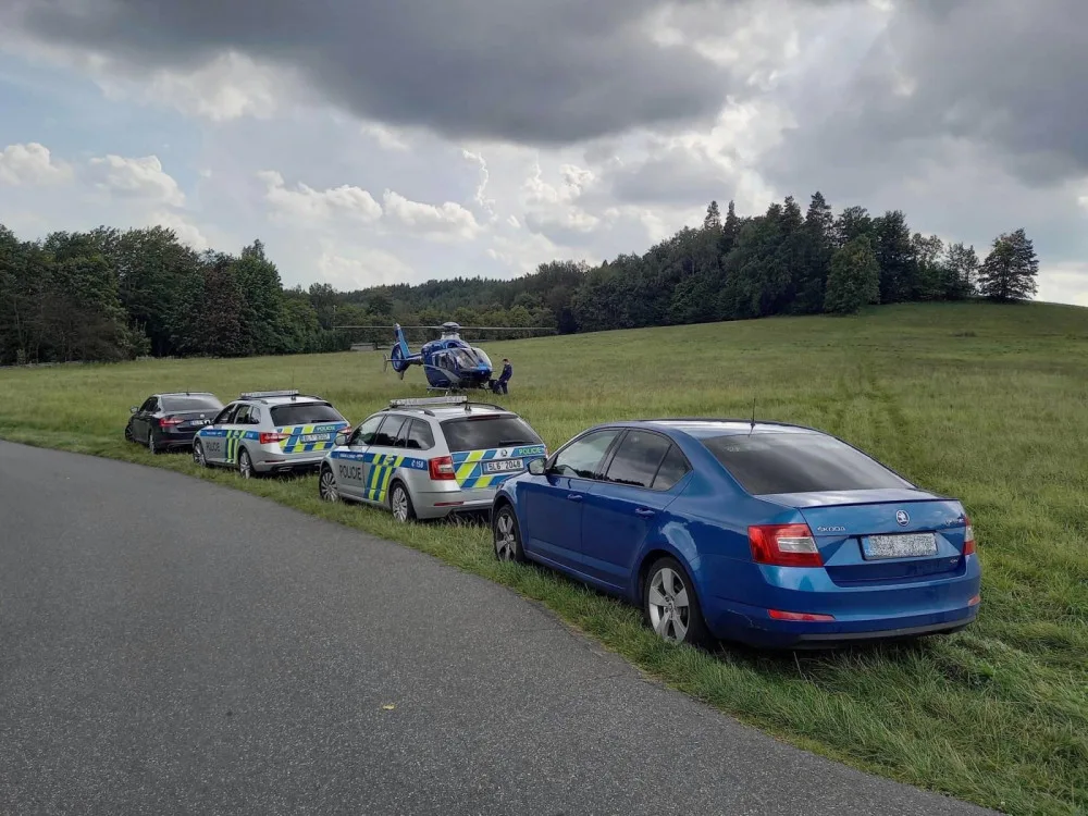 Velká kontrola motorkářů, dohlížel i vrtulník. Policisté odhalili tři desítky přestupků
