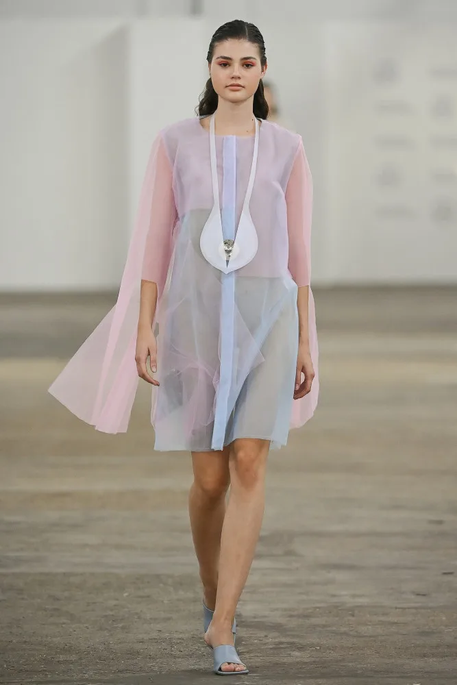 Studenti designu v Liberci na Prague Fashion Week. Jejich oděvy a šperky měly úspěch