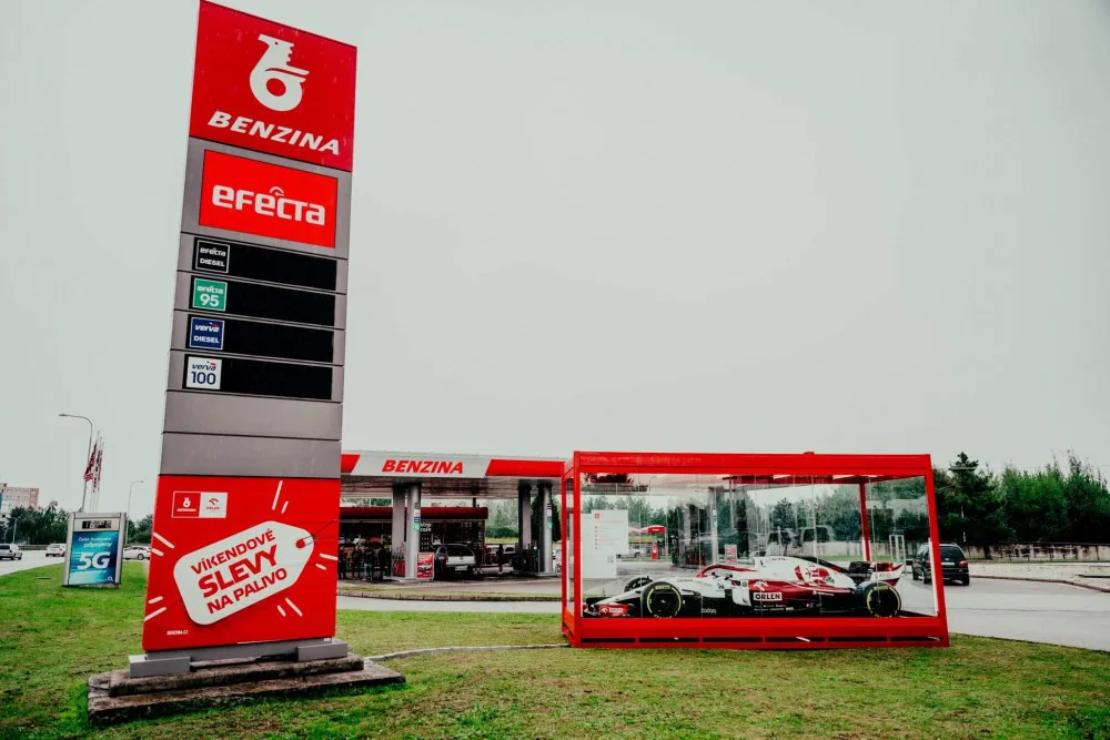 Tradiční značka Benzina zmizí od českých silnic. Nahradí ji polský Orlen