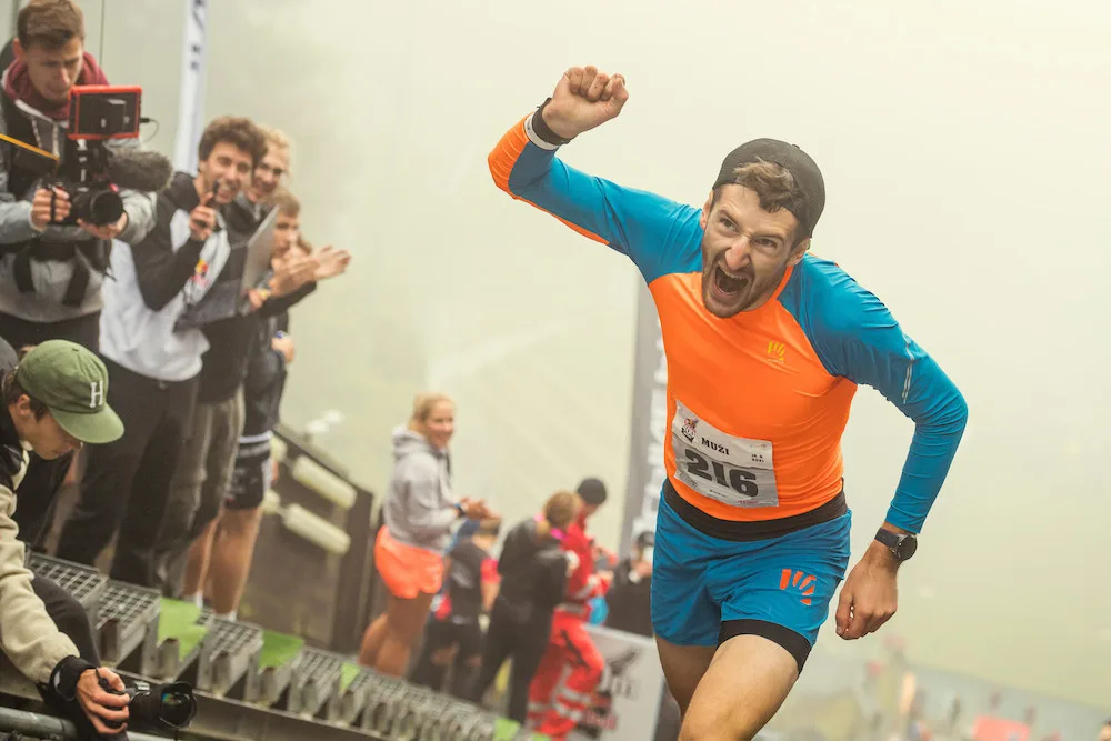 Pokořit strmý kopec se rozhodli i olympionici. Red Bull 400 přivítal Choupenitche i beachvolejbalové duo