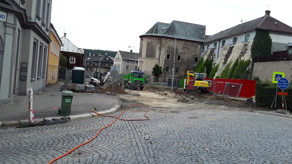 Hasiči zasahovali u úniku plynu z překopnutého potrubí v Českém Dubu