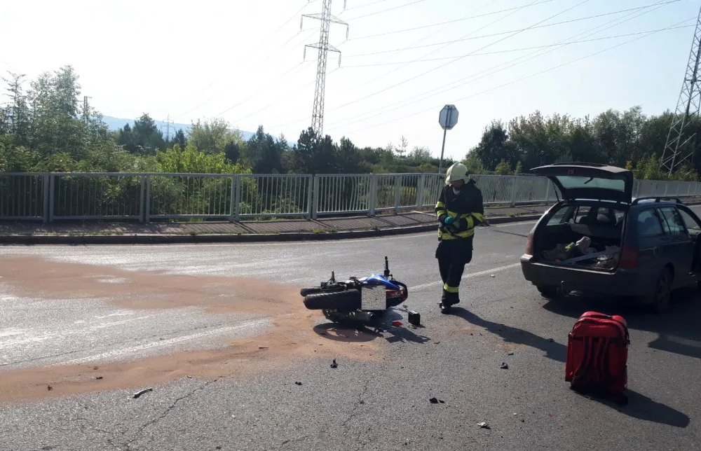 Neděle ve znamení nehod motorkářů. Pět se jich zranilo, pro dva letěl vrtulník