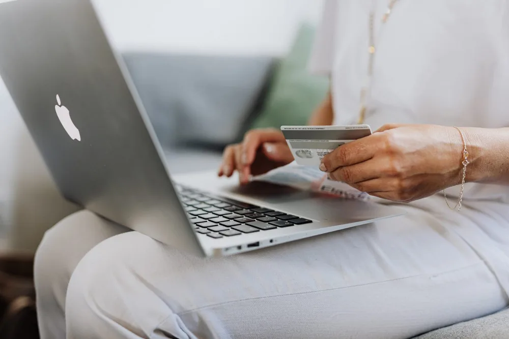 Ode dneška si připlatíme už i za drobné zboží z e-shopů mimo EU