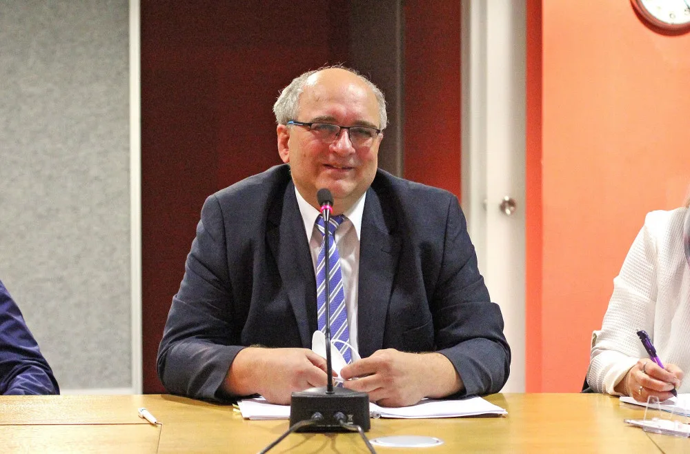 Těsné volby. Univerzitu i dále povede rektor Miroslav Brzezina, vyhrál ve čtvrtém kole