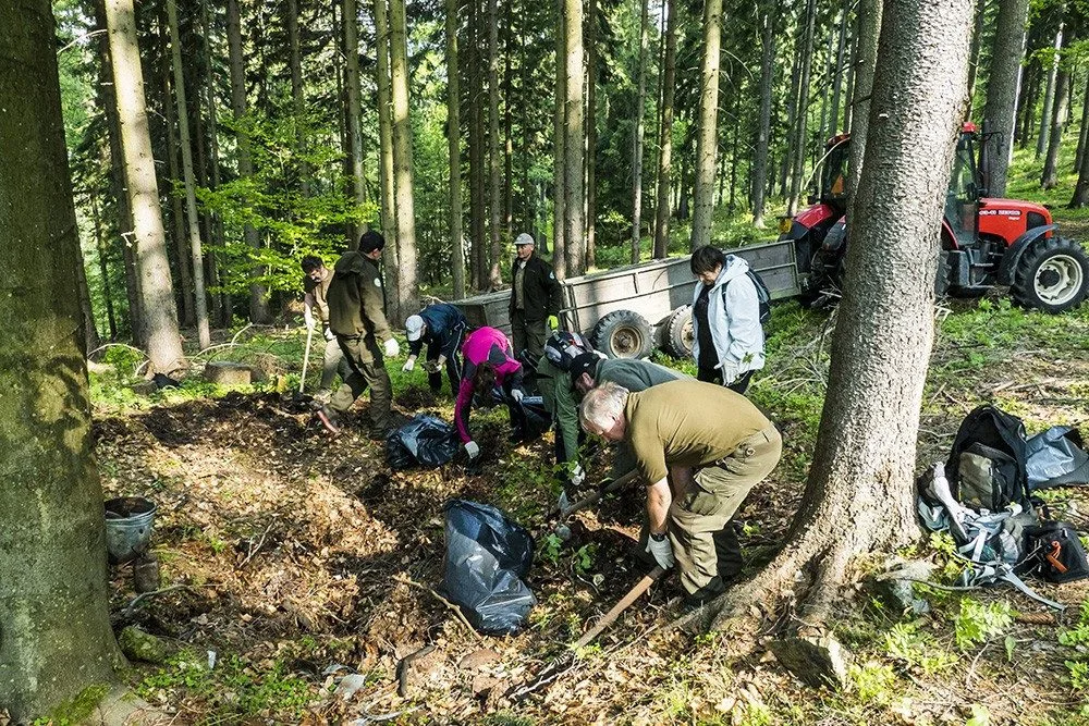 Po nás potopa. Dobrovolníci sesbírali po turistech v Krkonoších tři a půl tuny odpadků