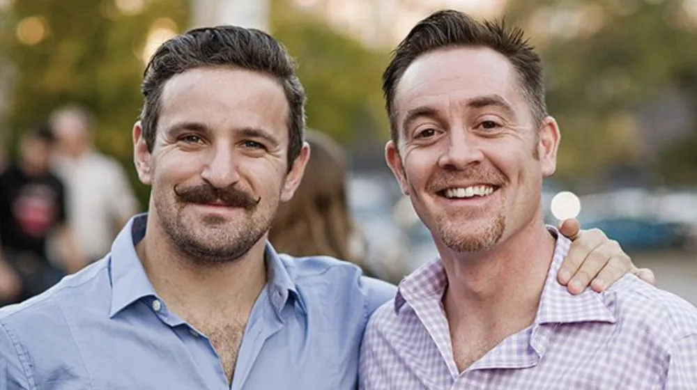 Pánové, začíná Movember. Schovejte holicí strojek a pěstujte knírek