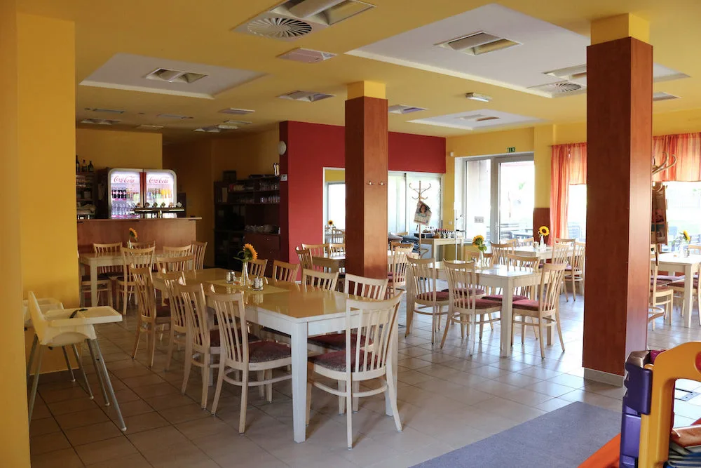 Restauraci hotelu Petra připravil první den kontrol šedesát procent hostů. Lidé jsou vyplašení, říká majitel