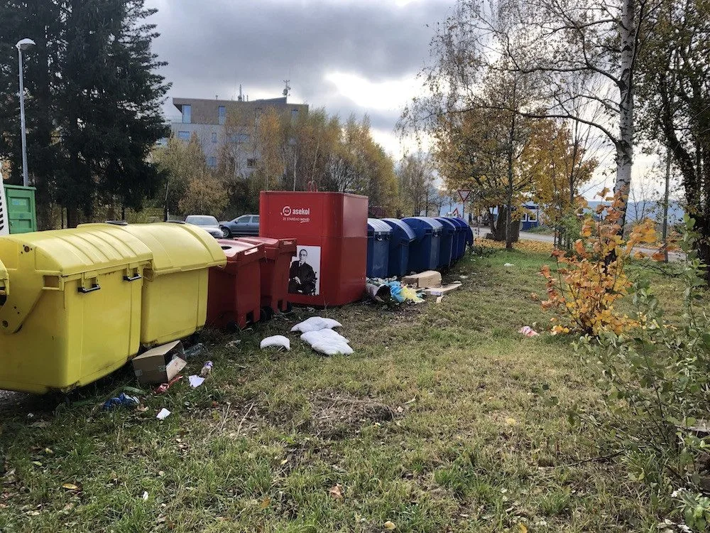 Odkládání odpadu u sběrných míst může být za pokutu dvě stě tisíc. Na pořádek dohlédnou kamery