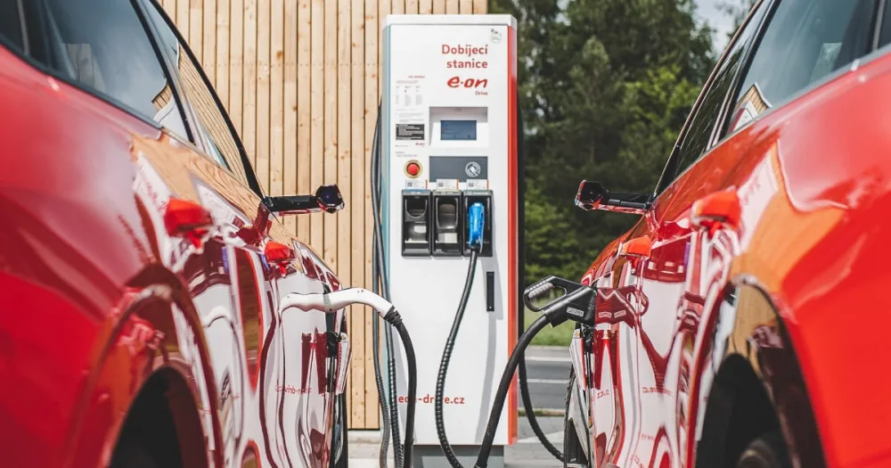 Kartou E.ON Drive dobijí řidiči elektrických vozidel už i na stanicích sítě ČEZ