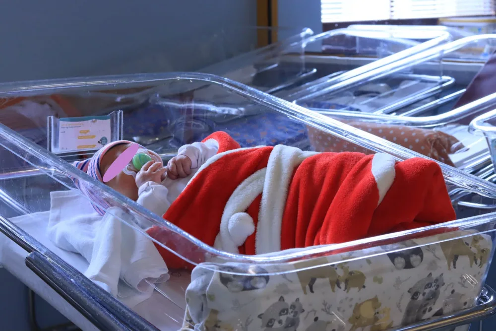 Nový život pro Adélku z babyboxu. Opouští nemocnici, stěhuje se do nové rodiny