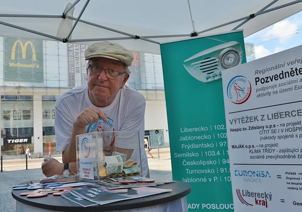 Jiří Lábus i v této době myslí na druhé