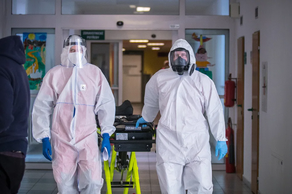 Nemocnice v kraji odkládají operace. Připravují se na nápor pacientů s covidem