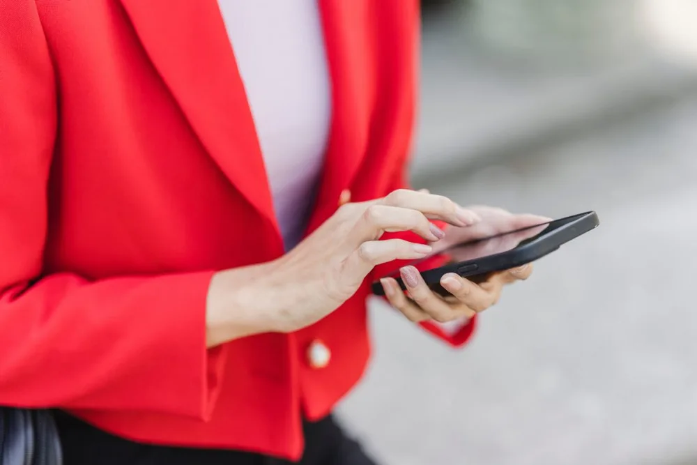 Veselé Vánoce. Tak zněl text vůbec první SMS, byla poslána přesně před 29 lety