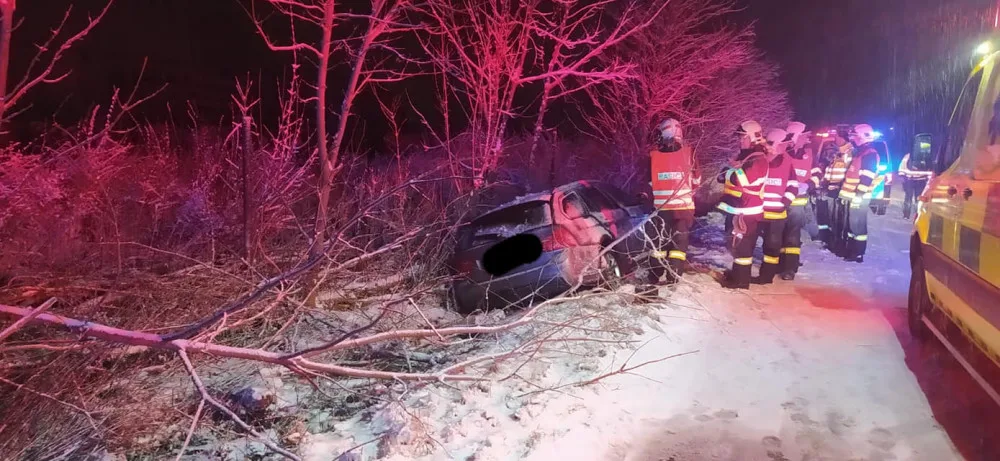 Policie hledá řidiče, který ujel od nehody v Dětřichově. V druhém autě se zranila řidička