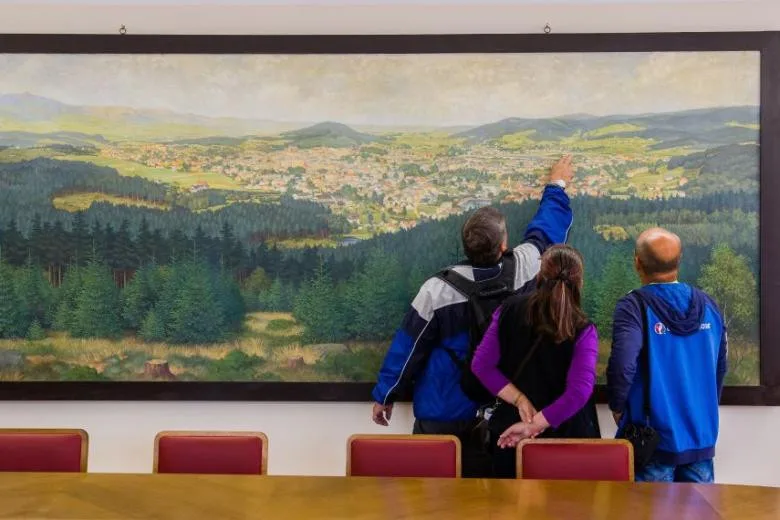 Jablonec chce koupit od Komerční banky dva obrazy, které má zatím půjčené