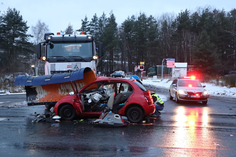 Policie ve čtvrtek ráno na necelou hodinu uzavře křižovatku u autodromu. Bude rekonstruovat tragickou nehodu