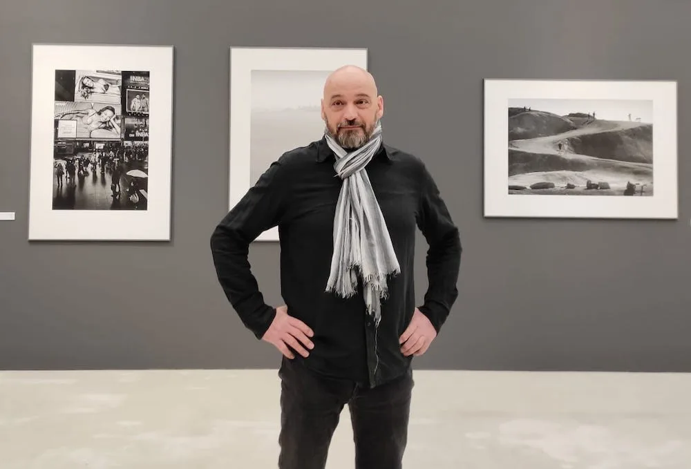 Bílá, černá, horizont. Galerie představuje tvorbu libereckého fotografa