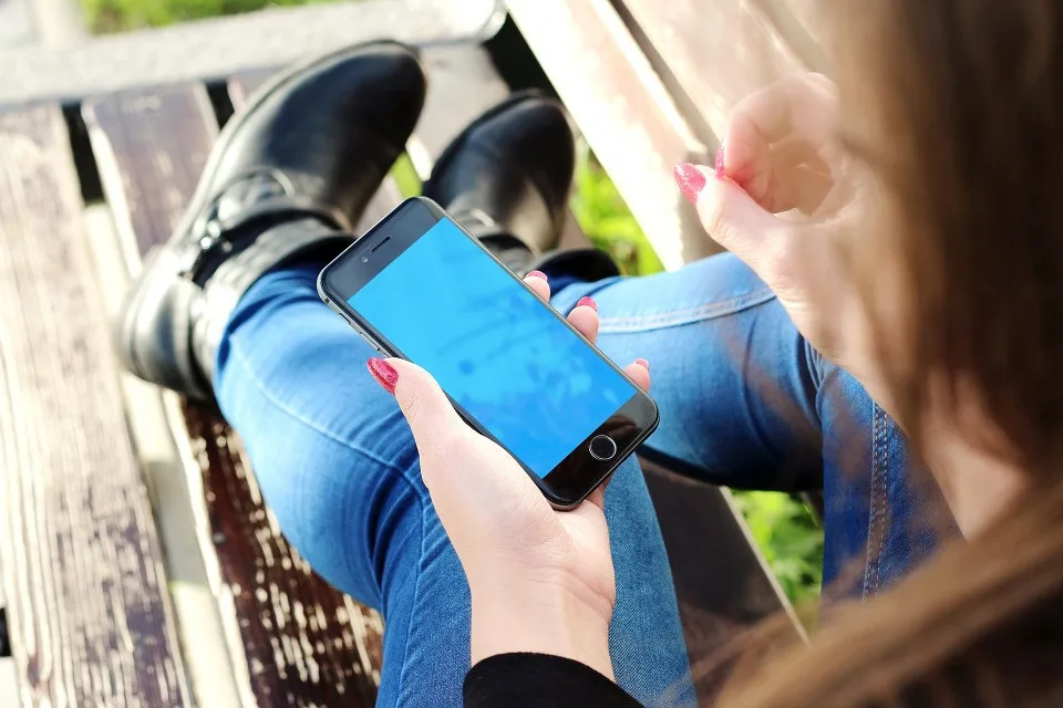 V loňském roce se na Linku bezpečí obrátilo přes 100 tisíc dětí. Řešila se šikana i myšlenky na sebevraždu