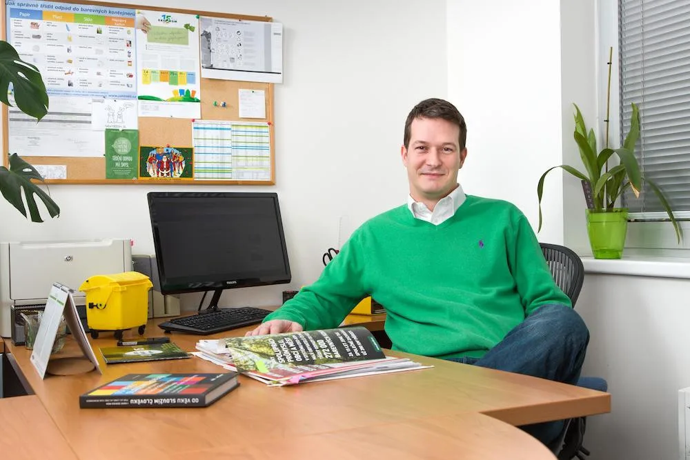 Průměrná vzdálenost k barevným kontejnerům je 90 metrů. I proto jsou Češi evropskou špičkou v třídění