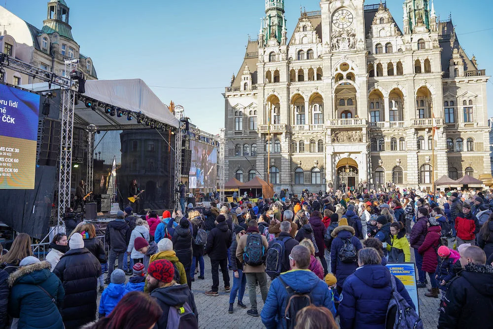 Svobodu a slávu Ukrajině, znělo centrem Liberce, které zaplnily stovky lidí