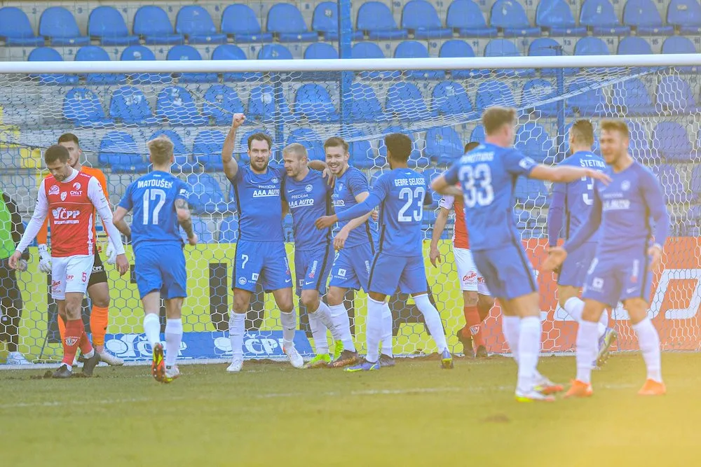 Slovan po šesti zápasech vyhrál, Pardubice porazil 4:1