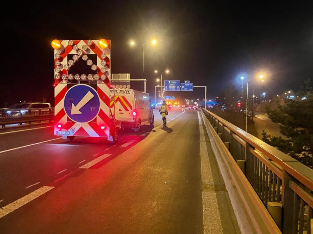 Instalace dopravního značení probíhala v pátek do večerních hodin.
