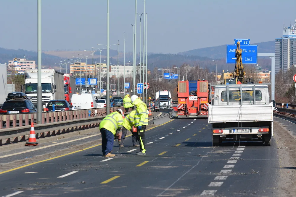 Rekonstrukce mostů na průtahu Libercem začala. Omezení potrvají rok a půl