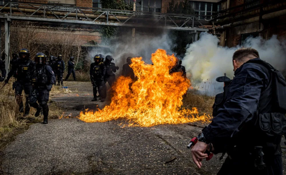Policisté z liberecké pořádkové jednotky se zúčastnili hromadného cvičení. Nacvičovali třeba rozhánění demonstrantů